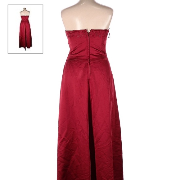 Gorgeous red gown by Moro Lee - Picture 2 of 3